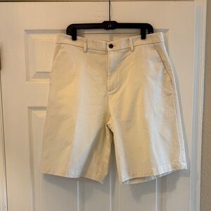 Banana Republic X White Lotus Women’s Cream Flat-Front Chino Shorts Size 10